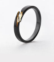 Load image into Gallery viewer, Gold Crack Ancient Black Wood Grain Rings