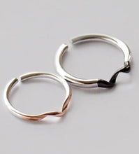 Load image into Gallery viewer, Silver Black and Rose Gold Simple Couple Interlocking Rings