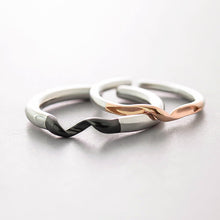 Load image into Gallery viewer, Silver Black and Rose Gold Simple Couple Interlocking Rings